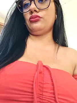 Snapshot of Amina--789 chatting on June 10, 2026, 4:52 pm Amina--789 online show from June 10, 2026, 4:52 pm