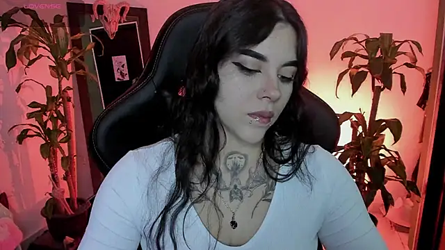 MissCharlottte 18 online show from July 17, 2026, 2:31 am