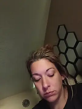 missbellastar online show from May 18, 2026, 8:24 pm