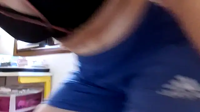 Foxyyy69 online show from May 17, 2026, 2:17 pm