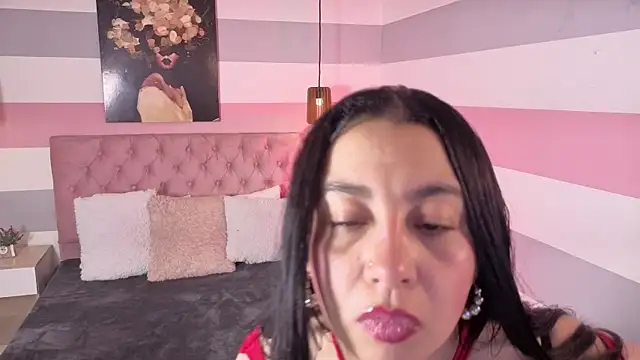 lia valentino online show from June 19, 2026, 3:23 am