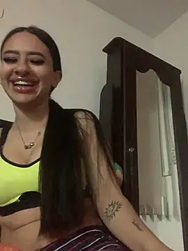 Snapshot of Sweet1_Treat chatting on July 16, 2026, 8:44 am Sweet1 Treat online show from July 16, 2026, 8:44 am