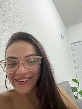 Snapshot of Sarah__hot chatting on May 15, 2026, 11:25 pm Sarah hot online show from May 15, 2026, 11:25 pm