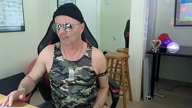 Snapshot of hotdadbod chatting on March 20, 2025, 8:40 pm hotdadbod online show from March 20, 2025, 8:40 pm