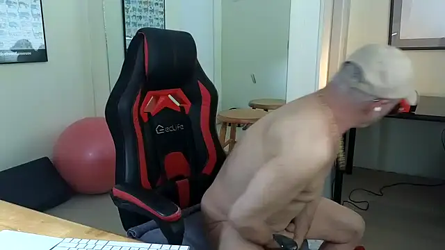 Snapshot of hotdadbod chatting on March 17, 2025, 8:30 pm hotdadbod online show from March 17, 2025, 8:30 pm