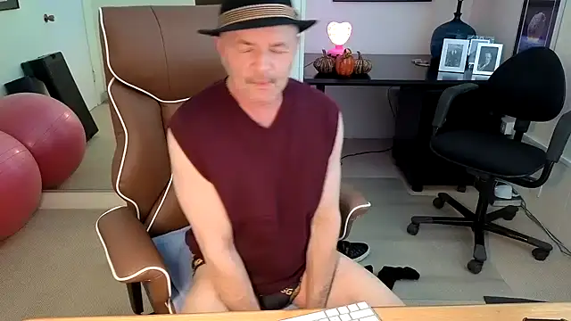 Snapshot of hotdadbod chatting on November 7, 2025, 9:41 pm hotdadbod online show from November 7, 2025, 9:41 pm