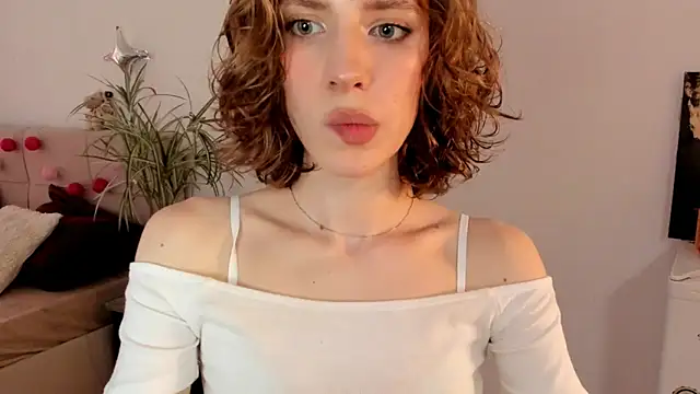 Snapshot of imogensy chatting on June 14, 2026, 2:18 pm imogensy online show from June 14, 2026, 2:18 pm