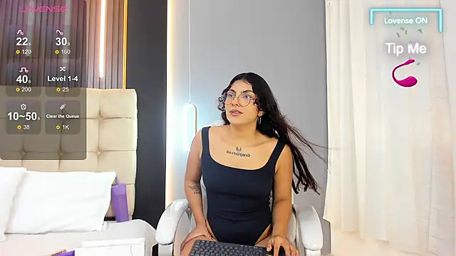 Amara lune online show from June 19, 2026, 2:34 pm