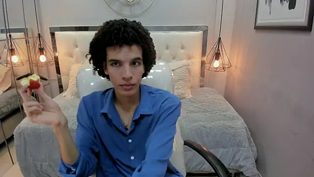 Snapshot of felix_haze chatting on May 20, 2026, 5:32 pm felix haze online show from May 20, 2026, 5:32 pm
