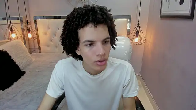 Snapshot of felix_haze chatting on May 26, 2026, 5:44 pm felix haze online show from May 26, 2026, 5:44 pm