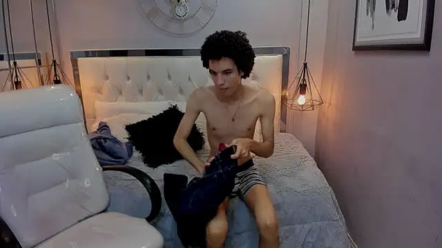 Snapshot of felix_haze chatting on May 22, 2026, 5:33 pm felix haze online show from May 22, 2026, 5:33 pm