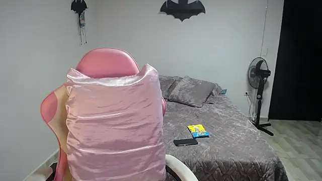 Snapshot of LiLuciana chatting on July 2, 2026, 12:00 pm LiLuciana online show from July 2, 2026, 12:00 pm