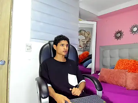 Snapshot of Xavier-Fox chatting on May 20, 2026, 7:00 pm Xavier-Fox online show from May 20, 2026, 7:00 pm