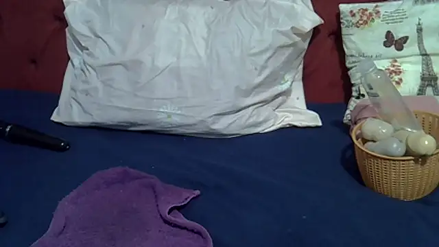 Snapshot of Queenleahx chatting on June 10, 2026, 6:25 am Queenleahx online show from June 10, 2026, 6:25 am