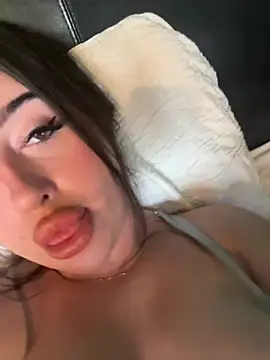 EmiliaLaurent online show from July 31, 2026, 7:44 pm