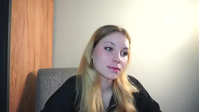Snapshot of Sairallyn chatting on May 15, 2026, 8:18 pm Sairallyn online show from May 15, 2026, 8:18 pm