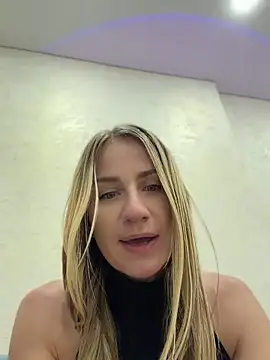 Snapshot of AnnaMist_ chatting on July 5, 2026, 4:47 pm AnnaMist online show from July 5, 2026, 4:47 pm