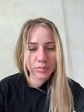 Snapshot of AnnaMist_ chatting on June 19, 2026, 6:41 am AnnaMist online show from June 19, 2026, 6:41 am