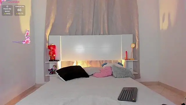sophie canbrook1 online show from June 20, 2026, 11:54 pm
