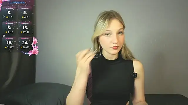 Snapshot of LunaLiva chatting on June 20, 2026, 3:28 pm LunaLiva online show from June 20, 2026, 3:28 pm