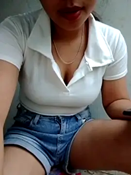Snapshot of Mirra-a chatting on June 17, 2026, 11:36 pm Mirra-a online show from June 17, 2026, 11:36 pm
