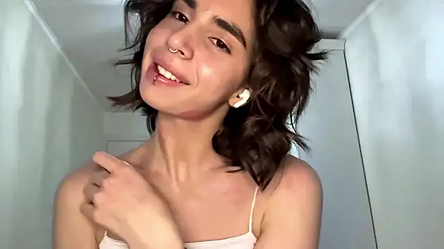 JessiaRuezga online show from May 25, 2026, 12:15 pm