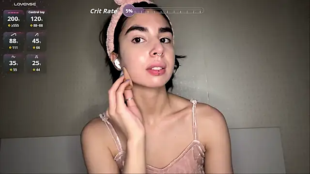 JessiaRuezga online show from June 17, 2026, 11:20 am