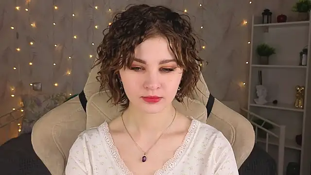 Snapshot of Kira__Fluffy chatting on May 31, 2026, 12:05 am Kira Fluffy online show from May 31, 2026, 12:05 am