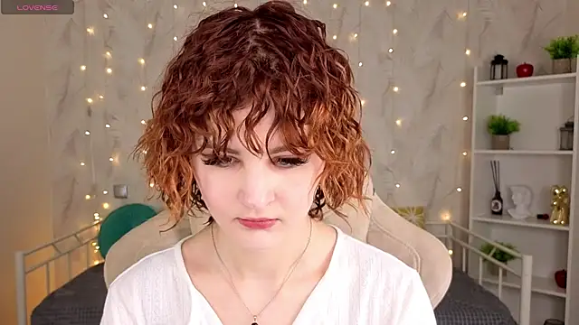 Snapshot of Kira__Fluffy chatting on June 20, 2026, 12:04 am Kira Fluffy online show from June 20, 2026, 12:04 am