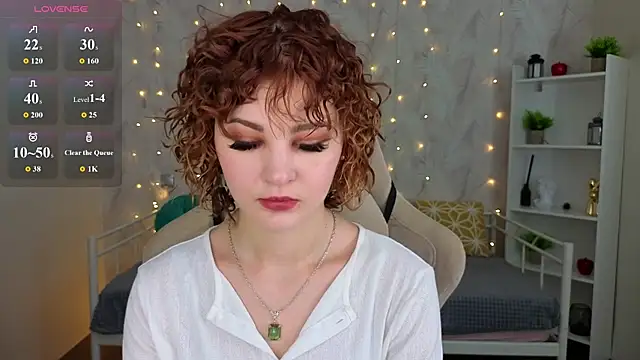 Snapshot of Kira__Fluffy chatting on July 7, 2026, 5:32 am Kira Fluffy online show from July 7, 2026, 5:32 am