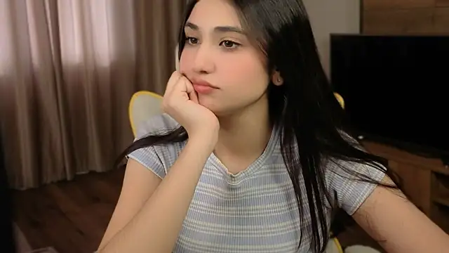 Snapshot of honeylanaa chatting on May 15, 2026, 4:32 am honeylanaa online show from May 15, 2026, 4:32 am
