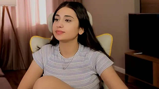 honeylanaa online show from May 28, 2026, 4:31 am