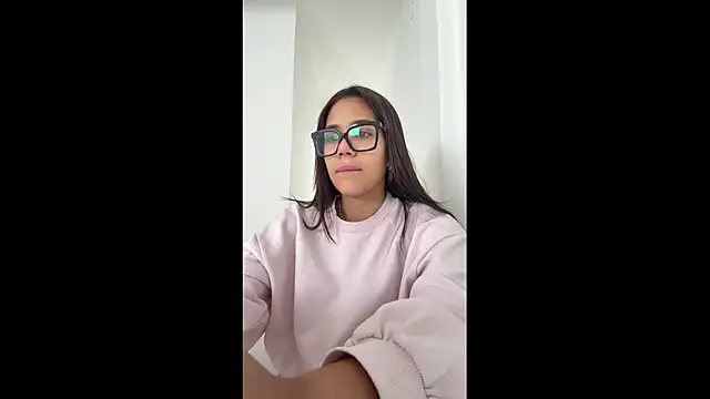 QueeNataly online show from May 18, 2026, 11:37 am