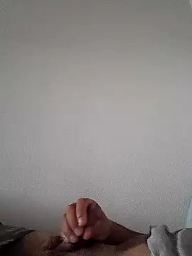 Snapshot of Nicolas065 chatting on May 16, 2026, 4:28 pm Nicolas065 online show from May 16, 2026, 4:28 pm