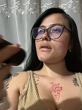 Tina Phone online show from May 16, 2026, 2:32 am
