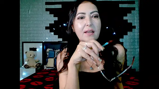 Ada Vera online show from June 26, 2026, 11:05 am