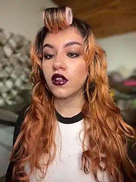 NikkiNix online show from May 18, 2026, 1:05 pm