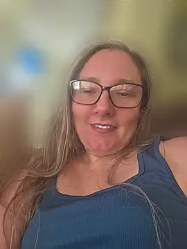Snapshot of Izzylove47 chatting on July 7, 2026, 1:14 pm Izzylove47 online show from July 7, 2026, 1:14 pm