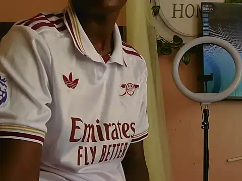 Snapshot of Curvyqueeh chatting on July 2, 2026, 7:47 am Curvyqueeh online show from July 2, 2026, 7:47 am