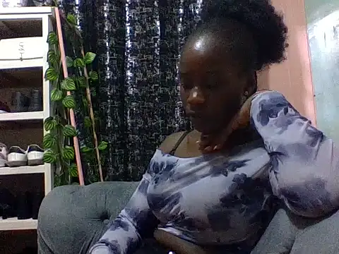 Snapshot of Curvyqueeh chatting on June 4, 2026, 1:16 pm Curvyqueeh online show from June 4, 2026, 1:16 pm