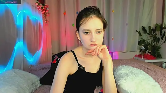 Snapshot of SummerLilaa chatting on June 5, 2026, 1:28 pm SummerLilaa online show from June 5, 2026, 1:28 pm