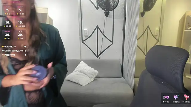 Snapshot of SophieWatson_ chatting on June 27, 2026, 1:17 pm SophieWatson online show from June 27, 2026, 1:17 pm