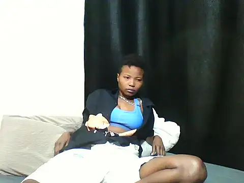 Snapshot of Bambybeauty2 chatting on June 18, 2026, 5:28 am Bambybeauty2 online show from June 18, 2026, 5:28 am