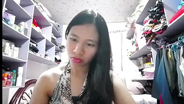 Snapshot of JoyeAmesbury chatting on June 28, 2026, 12:11 pm JoyeAmesbury online show from June 28, 2026, 12:11 pm