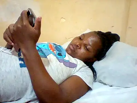 Snapshot of Camilla-Sweets chatting on June 22, 2026, 4:48 pm Camilla-Sweets online show from June 22, 2026, 4:48 pm