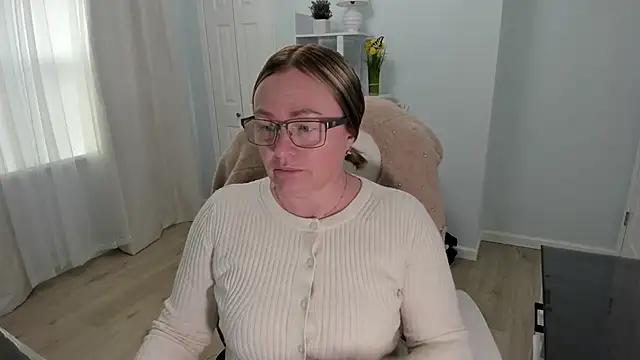 Snapshot of Vika73 chatting on March 16, 2025, 6:01 pm Vika73 online show from March 16, 2025, 6:01 pm