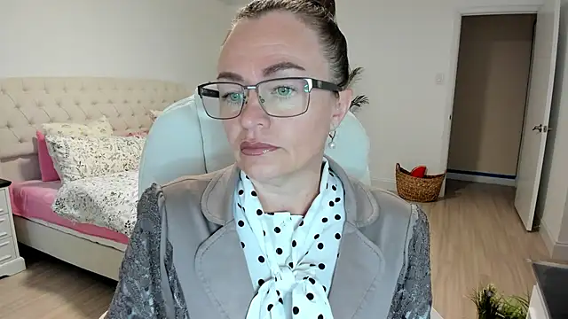 Snapshot of Vika73 chatting on September 26, 2025, 11:28 am Vika73 online show from September 26, 2025, 11:28 am