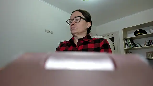 Snapshot of Vika73 chatting on November 8, 2025, 7:01 am Vika73 online show from November 8, 2025, 7:01 am