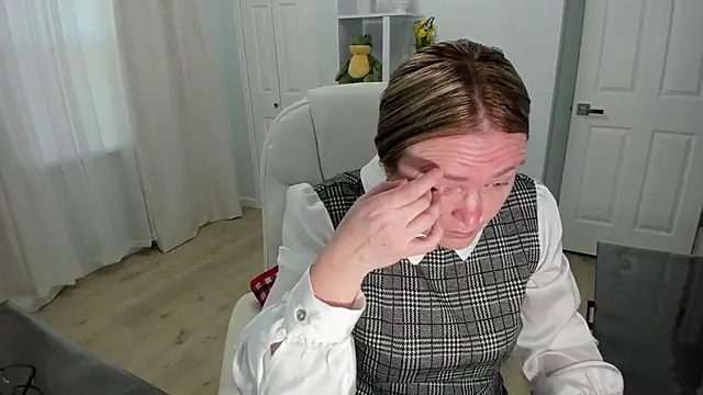 Snapshot of Vika73 chatting on March 18, 2025, 12:50 pm Vika73 online show from March 18, 2025, 12:50 pm