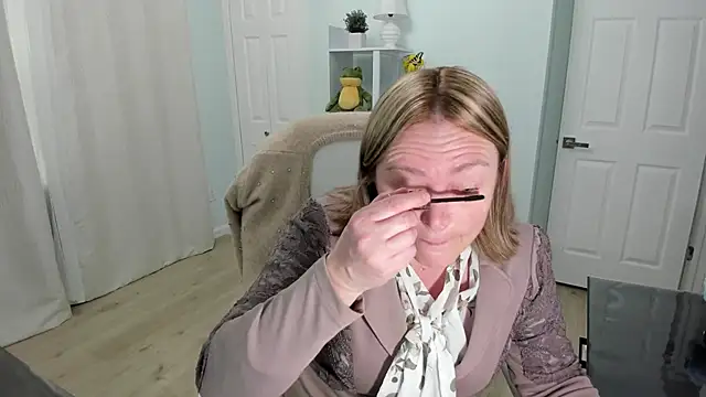 Snapshot of Vika73 chatting on March 22, 2025, 1:08 pm Vika73 online show from March 22, 2025, 1:08 pm